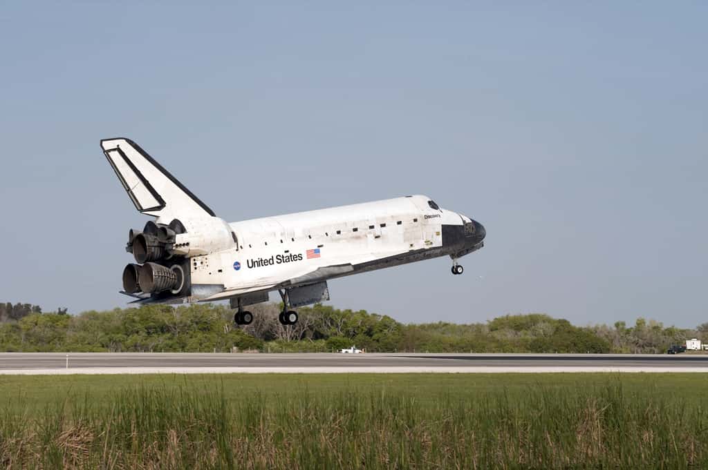 Atterrissage de la navette Discovery en 2010. Elle est depuis exposée au <em>Smithnonian Air & Space Museum</em>, qui en est devenu propriétaire. © Nasa