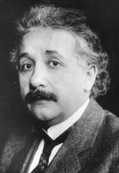 Le buzz du mois : des neutrinos franchiraient le mur de la lumière.... Albert Einstein en 1925. © Wikipedia-Deutsches Bundesarchiv