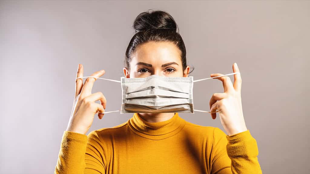 Un mouvement antimasques se fait entendre sur les réseaux sociaux prétendant que le masque est inefficace et dangereux. © rcfotostock, Adobe Stock