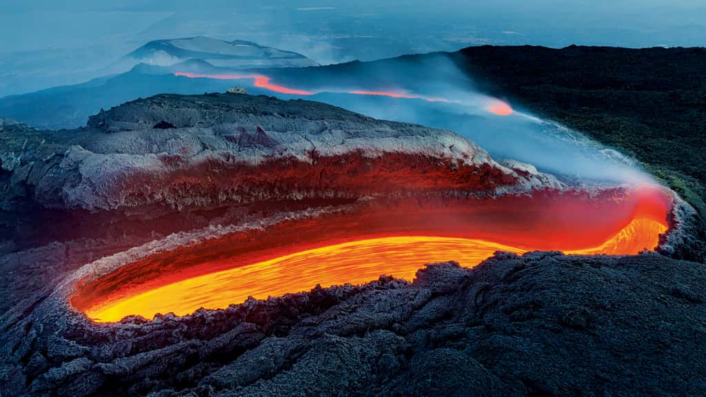 Percer les secrets de l’Etna, le volcan le plus actif d’Europe. © Luciano Gaudenzio, <em>Wildlife Photographer of the Year 2020</em>