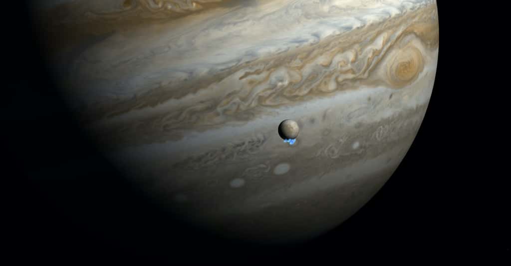 En 2013, le télescope spatial Hubble découvrait des panaches de vapeur d’eau du côté du pôle sud d’Europe, l’une des principales lunes de Jupiter. Ici, une vue d’artiste combinant les images dans le domaine des ultraviolets de <em>Hubble</em> et des images dans le domaine du visible. © M. Kornmesser, Nasa, ESA