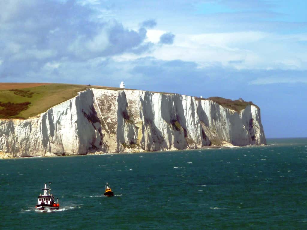 Les falaises de Douvres sont emblématiques pour des voyageurs qui arrivent en Angleterre en venant de Calais. © Immanuel Giel, CC by 3.0 <em>via Wikimedia Commons </em>