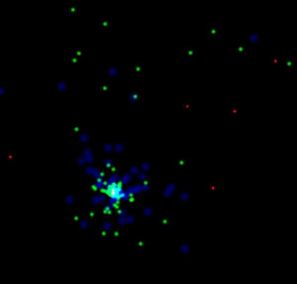 Cette image de GRB 080916C dans le domaine gamma(couvrant un angle de 60 degrés) a été obtenue par le <em>Large Area Telescope</em> de Fermi dans les 100 secondes qui ont suivi son apparition le 16 septembre 2008 à 0 h 12 mn 45 s TU. Les points colorés représentent les rayons gamma de différentes énergies : moins de 100 millions d'eV (points rouges), 100 millions à 1 milliard d'eV (points verts), plus de 1 milliard d'eV (points bleus). La lumière visible transporte une énergie d'environ 2 à 3 électron-volts (eV). Crédit : CNRS-Nasa/DOE/<em>Fermi LAT Collaboration</em>