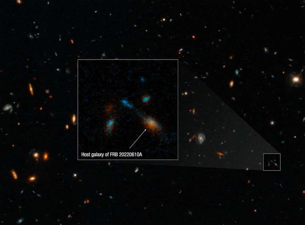Une image du télescope spatial Hubble de « la galaxie hôte » du puissant sursaut radio rapide FRB 20220610 A. La sensibilité et la netteté de Hubble révèlent un groupe compact de plusieurs galaxies qui pourraient être en train de fusionner. © Nasa, ESA, STScI, Alexa Gordon (Northwestern)