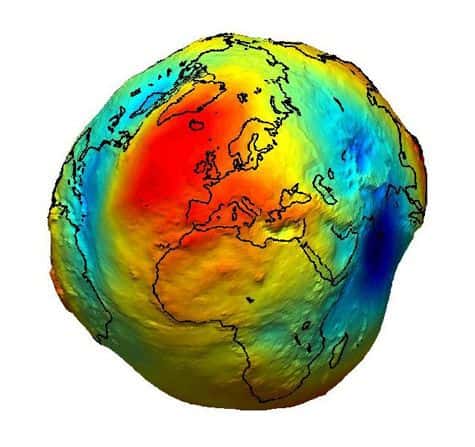 Le géoïde terrestre et sa forme de patatoïde. L'anomalie négative dans l'océan Indien est bien visible (en bleu). © ESA