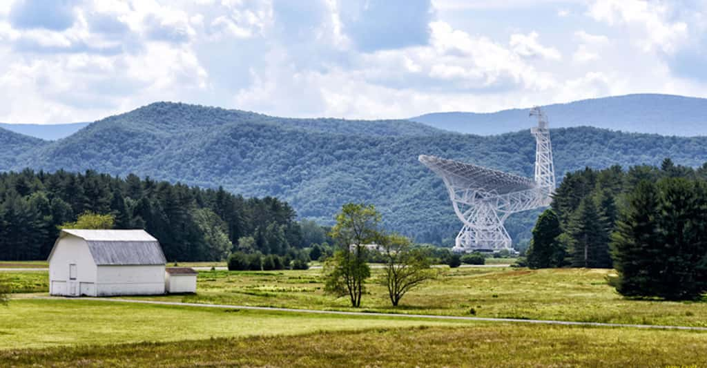 C’est avec des radiotélescopes comme celui de Green Bank, niché en Virginie-Occidentale, que les chercheurs espèrent détecter une civilisation extraterrestre intelligente. © Steve Croft, Breakthrough Listen