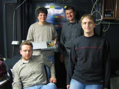 Une photo des chercheurs à Heidelberg Crédit :TSR Relativity Team (Sascha Reinhardt, Sergei Karpuk, Christian Novotny, Guido Saathoff)