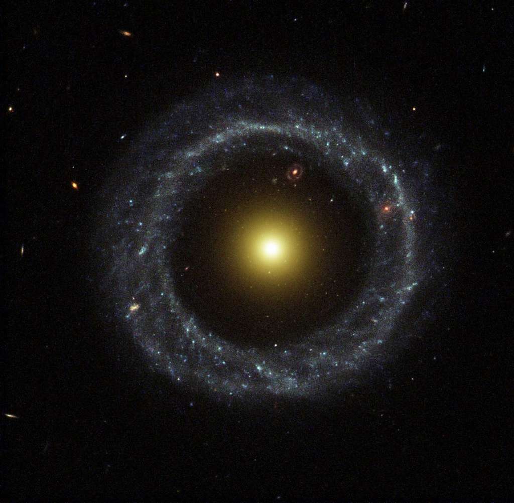 L'objet de Hoag, un joyau cosmique aux allures mystérieuses © Nasa, Hubble Heritage Team 