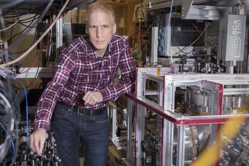 Eric Hessels et son équipe de l’université York (Canada) ont mis au point une technique qui leur a permis de retrouver le rayon du proton tel que mesuré à l’aide d’hydrogène muonique, mais à partir d’hydrogène classique. © Université York