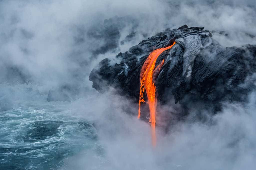 Photo intitulée <em>Pele's fire</em> qui montre une coulée de lave sur les flancs du volcan Kilauea, à Hawaï. © Sabrina Koehler, université de Hawaï