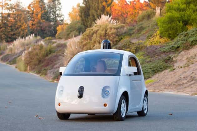 Si Google développe depuis plusieurs années une voiture sans chauffeur (comme ce projet récemment présenté), pourquoi ne pas envisager qu’Apple puisse faire de même avec une voiture électrique ? Il ne faut pas oublier que ces géants de la high-tech sont en permanence à la recherche de nouveaux marchés susceptibles d’alimenter leur croissance à long terme. © Google 