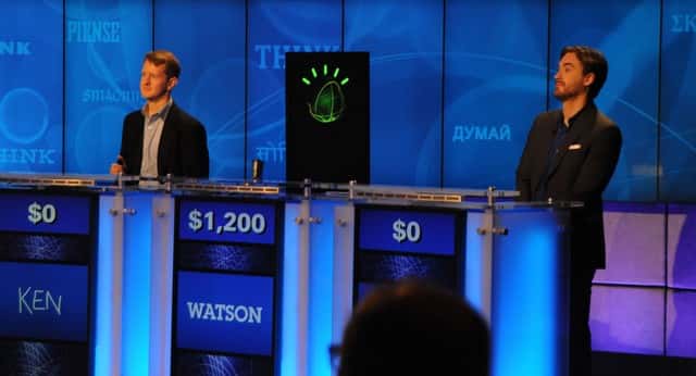 En 2011, le superordinateur Watson battait des humains au jeu télévisé Jeopardy. IBM s’attache désormais à exploiter les retombées économiques qu’il peut tirer de cette intelligence artificielle qui est proposée comme un service de cloud computing sur lequel les développeurs peuvent s’appuyer pour créer toutes sortes d’applications. © IBM 