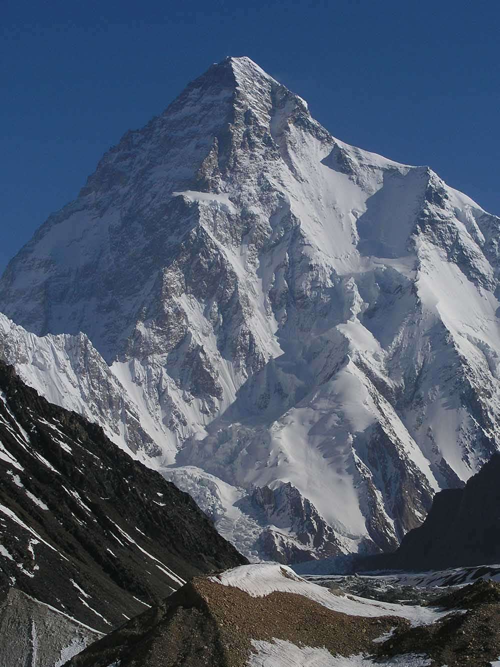Le K2 est la deuxième plus haute montagne du monde. Son sommet culmine à 8.611 mètres. © AdamJacobMuller, Wikipédia, GNU 1.2