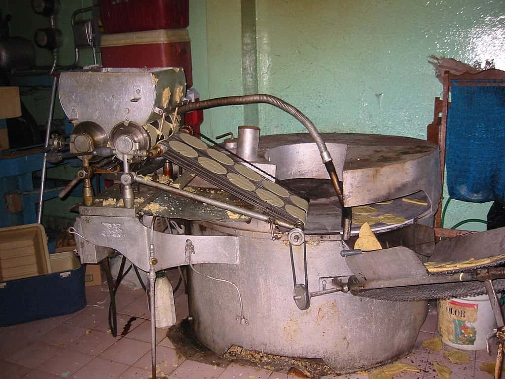 Machine pour faire des tortillas au Mexique, ce pays en compte encore 110 000. © Tjeerd Wiersma, <em>Wikimedia Commons</em>, CC 2.0