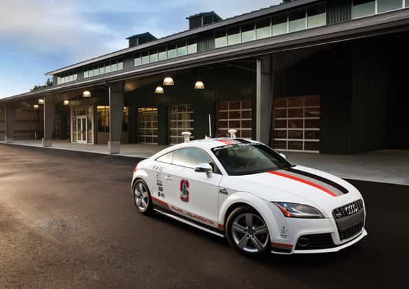 Audi travaille depuis 2009 sur son projet de voiture autonome lié au modèle TTS développé en collaboration avec l’université nord-américaine de Stanford. En 2010, ce prototype s’est illustré en effectuant la fameuse course de côte de Pikes Peak dans le Colorado (États-Unis).© Audi