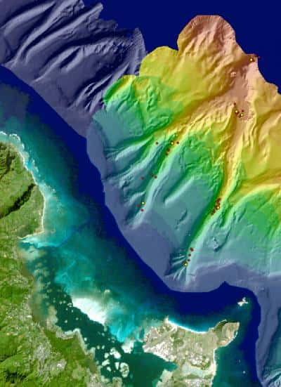 L'équipe de Manoa a cartographié les canyons sous-marins et relevé des échantillons de sédiments en diverses profondeurs marquées avec des points sur l'image. © Université d'Hawaï de Manoa