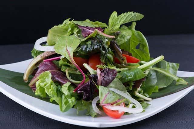 Mélange de salades et tomates cerise. © Msqrd, Pixabay, DP