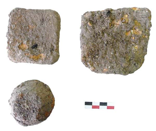 Objets de plomb trouvés dans la couche de destruction du rez-de-chaussée de la maison romaine, sous le forum byzantin. © Mafad 2019, tous droits réservés