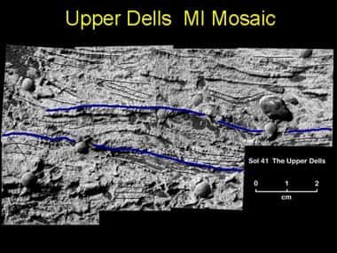 Les courbes sinueuses visibles sur cette roche sont la preuve irréfutable que de l'eau liquide permanente s'est déplacée jadis à la surface de la planète rouge… peut-être bleue comme la Terre à cette époque ! (crédit NASA/JPL)
