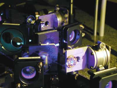 Ce dispositif de spectroscopie de fluorescence femtoseconde a permis de mettre en évidence divers effets de la lumière sur les bases d'ADN.&copy; T. Gustavsson