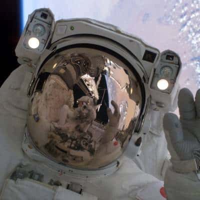 Sortie dans l'espace durant la mission STS-114