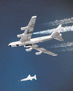 Le lanceur Pegasus largué par un Boeing NB-52B