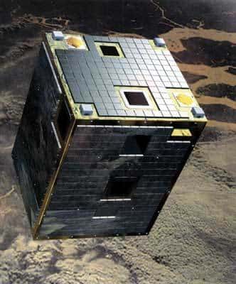 La sonde Proba lancée en 2001, légèrement plus grosse qu'une télévision, fait partie de la famille des microsatellites. © ESA