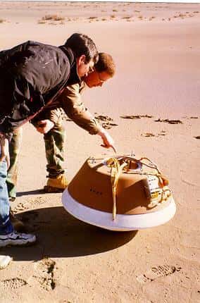 Test d'atterrissage de la capsule de Stardust (février 1998).