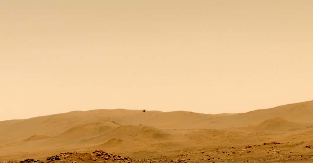Ici, Ingenuity lors de son cinquième vol sur Mars. Une image capturée le 7 mai 2021 par le rover Perseverance. © Nasa, JPL-Caltech