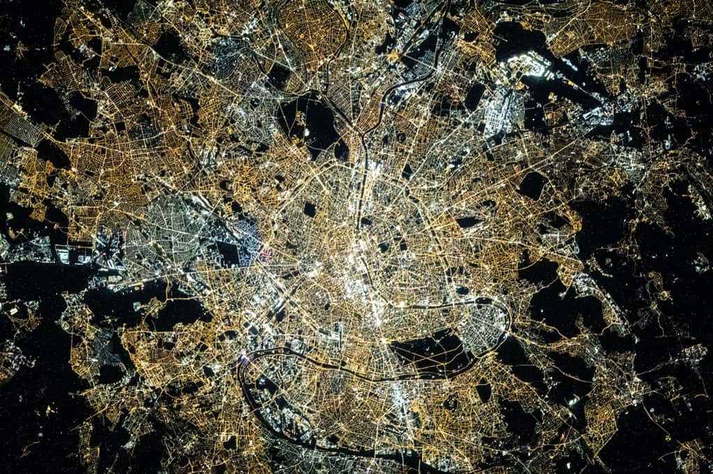 Paris, vue depuis la Station spatiale internationale (ISS). © Nasa