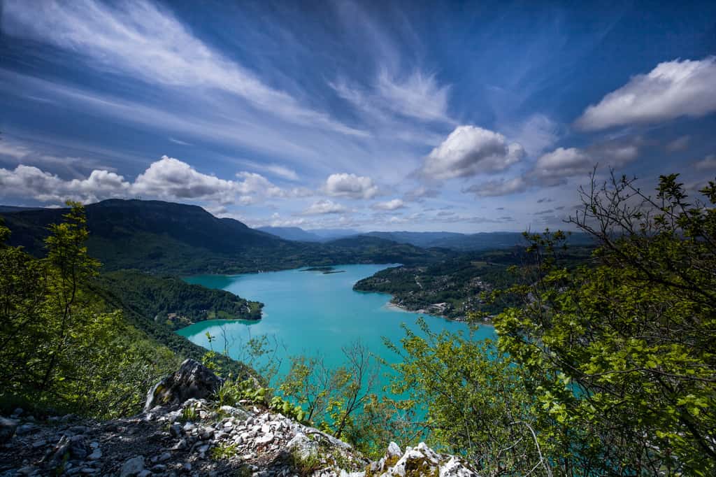 Ici, le lac d’Aiguebelette, en Savoie, l’un des joyaux des Alpes. © Rémi Masson, Tous droits réservés