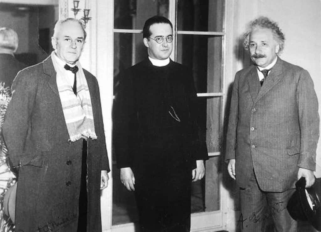 De gauche à droite : Millikan, Lemaître et Einstein. © Université catholique de Louvain