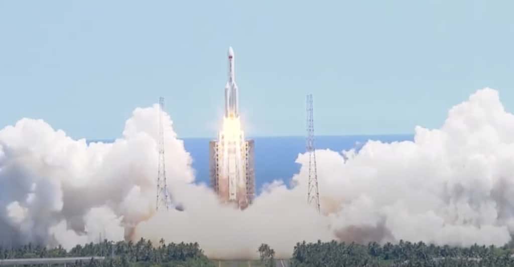 L’étage central d’une fusée Longue Marche chinoise va retomber sur Terre ce week-end. © CNSA