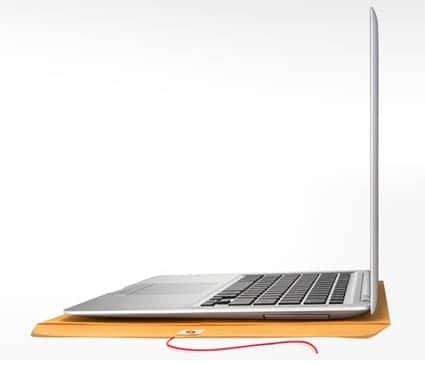 Deux centimètres d'épaisseur pour le MacBook Air, un record à l'époque. © Apple