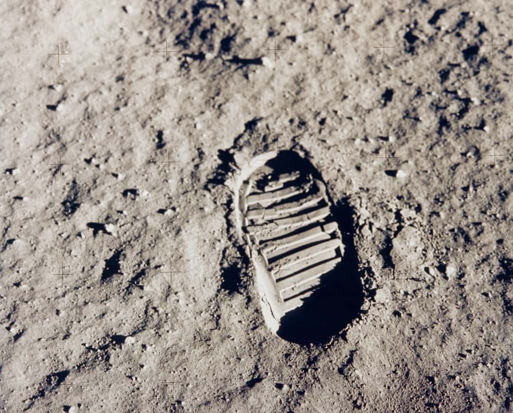 « <em>Un petit pas pour l’Homme, un grand pas pour l’Humanité </em>» : Neil Armstrong est le premier Homme à poser le pied sur la Lune le 20 juillet 1969. © Nasa
