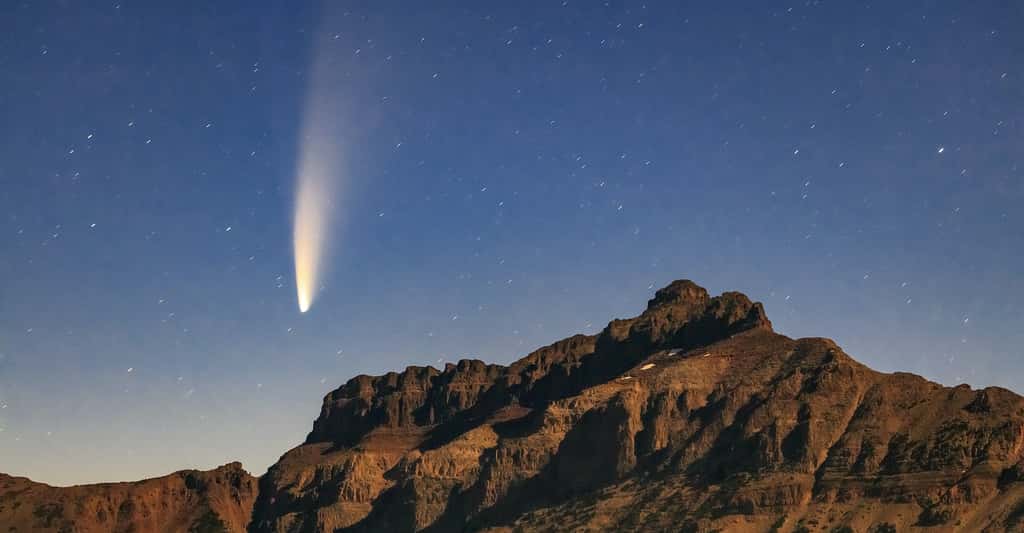 La comète Neowise au-dessus des Monts Uinta, dans l’Utah (États-Unis). © Johnny, Adobe Stock