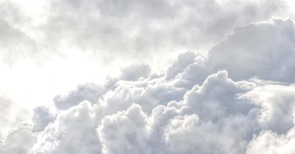 Des chercheurs envisagent de s’aider de nuages blancs pour réfléchir plus de rayonnement solaire vers l’espace au-dessus de l’Arctique. © simon, Adobe Stock