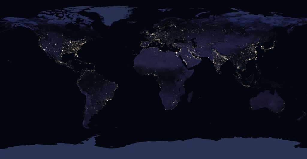  Cette image de la Nasa montre l’aspect de notre Terre, la nuit. Les images utilisées pour construire cette représentation datent de 2016. © <em>Nasa Earth Observatory</em>