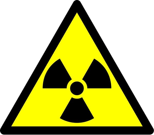 La radioactivité est un phénomène connu depuis 1896 seulement. L'Homme a utilisé ses propriétés pour construire des bombes nucléaires, utilisées à deux reprises à Hiroshima et Nagasaki. On l'utilise aussi pour fournir de l'énergie électrique. Plusieurs accidents majeurs ont révélé ses dangers, dont le dernier en date s'est déroulé à Fukushima. © Cary Bass, Wikipédia, DP
