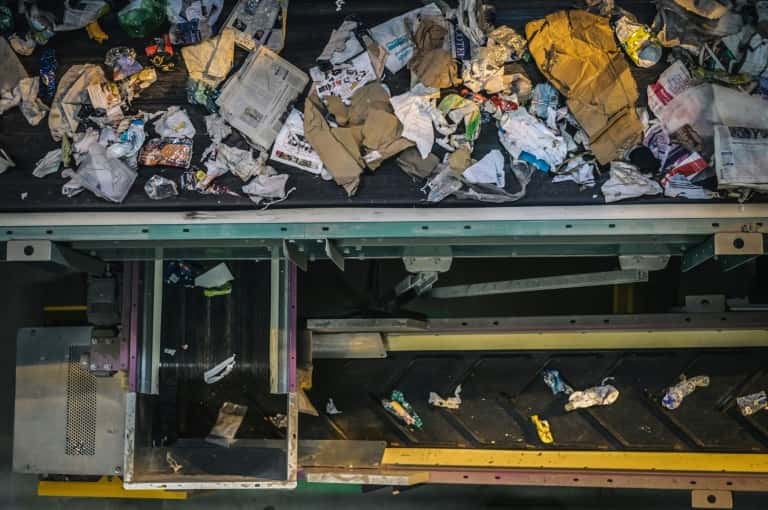 Dans un centre de tri de déchets à Paris, le 6 juin 2019. © Lucas Barioulet, AFP