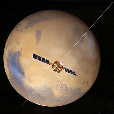 Mars Express, antenne de l'instrument MARSIS déployée. Crédit ESA.