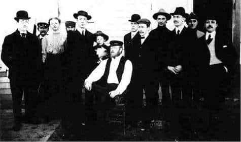 L'équipe de la première émission publique en 1906 (source inconnue)