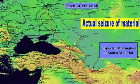 Un vol d'uranium a eu lieu à Moscou. Peu de temps après, une saisie de ce même matériau a été effectuée à Grozny, en Tchétchénie. En recoupant avec d'autres événements semblables, survenus en d'autres endroits et à d'autres moments, une analyse purement logique peut désigner Téhéran comme point d'aboutissement de ces transports clandestins. Crédit : Sandia National Laboratories