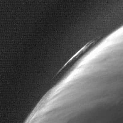 Formations nuageuses martiennes photographiées par l'instrument OSIRIS. Crédit ESA.