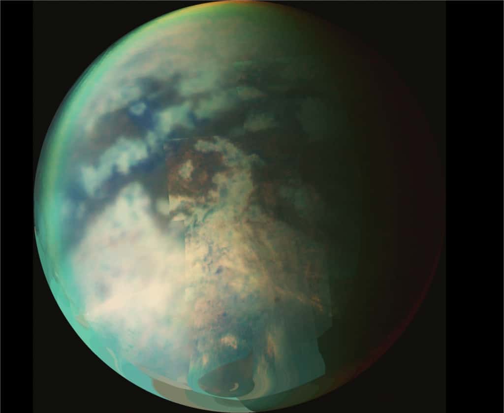 Titan, satellite de Saturne, et son atmosphère, observés par la sonde <em>Cassini</em> (composition d'images prises du 9 au 26 octobre 2006. © Nasa/JPL/<em>University of Arizona</em>