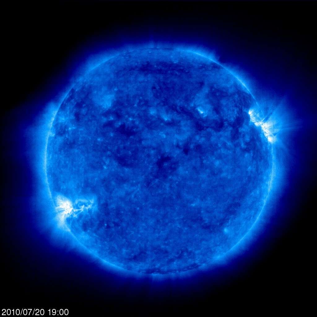 En plus de mesurer avec précision le diamètre du Soleil, Soho en fournit des images dans différentes longueurs d'onde. Ici notre étoile est observée dans l'ultraviolet à 171 angströms, montrant le comportement de la matière à 1 million de degrés Kelvin. Crédit Esa/Nasa