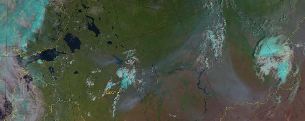 Une image des feux de forêt aux alentours de Moscou saisie le 4 août 2010 par le satellite <a href="http://www.google.fr/url?sa=t&amp;source=web&amp;cd=3&amp;ved=0CCMQFjAC&amp;url=http%3A%2F%2Fwww.futura-sciences.com%2Ffr%2Fnews%2Ft%2Fmeteorologie-1%2Fd%2Flouragan-phet-surpris-par-metop-a_23956%2F&amp;ei=An9aTLr_MYzJ4Abco_m_Ag&amp;usg=AFQjCNH5ieO6-vC63j1hHUemv1zNVWD5LQ" title="L&#039;ouragan Phet surpris par Metop-A" target="_blank">Metop-A</a>, grâce au radiomètre AVHRR, et diffusée par <a href="http://www.eumetsat.int/home/index.htm?l=fr" target="_blank">Eumetsat</a>. On distingue les énormes panaches de fumée qui ont frôlé la capitale russe mais qui s'éloignent vers le nord-est. © Eumetsat