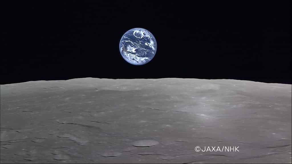 La Terre vue depuis l'orbite lunaire par la sonde japonaise <em>Kaguya</em> en 2009. Crédit Jaxa/NHK