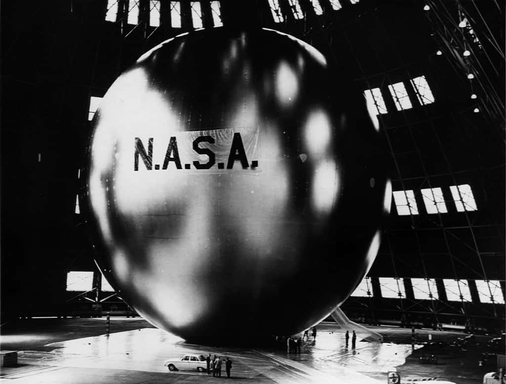 Le satellite de communication Echo 1 vers 1960. © Nasa
