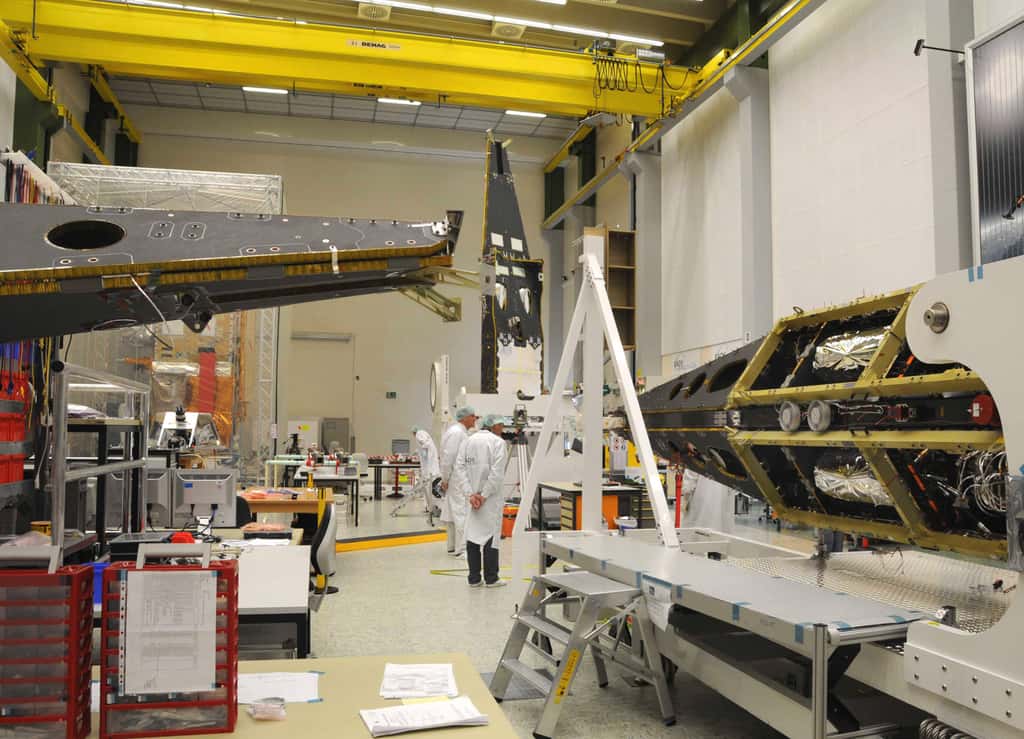 Les satellites Swarm feront l’objet d’une campagne d’essais de trois mois à Ottobrunn, près de Munich, pour démontrer leur aptitude au vol spatial. © Astrium 2010